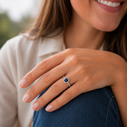 bague saphir coussin et diamants naturels ronds 0,70 carat or blanc Mirabella pavée